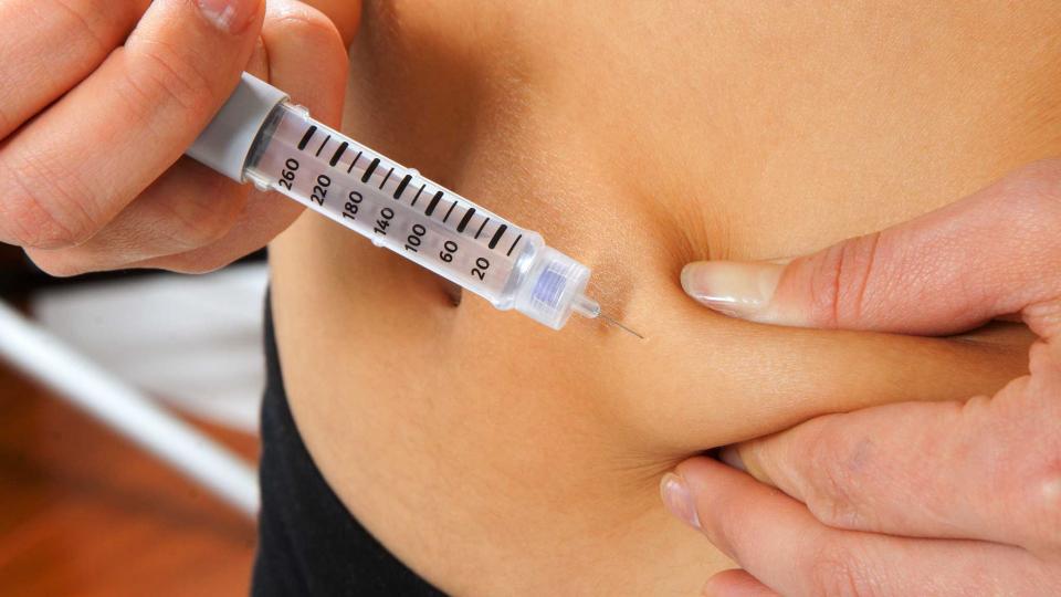 Инъекция инсулина при диабетической коме